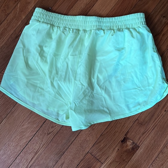 GapFit shorts - Picture 3 of 4